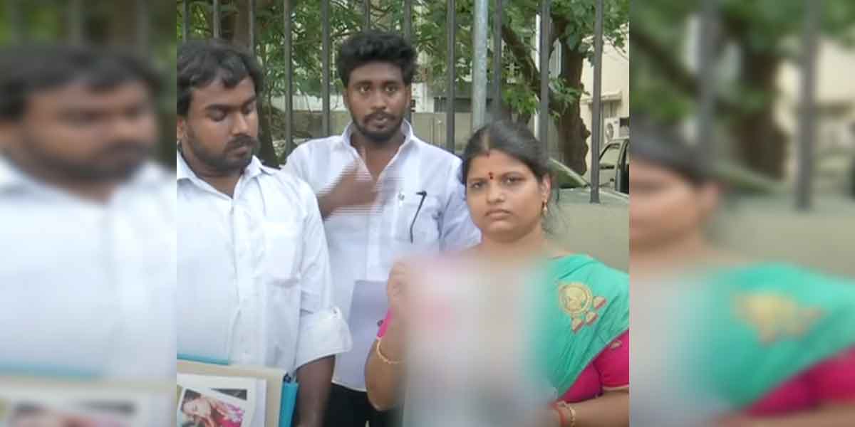 Woman complains about Vijay fan forum administrator!