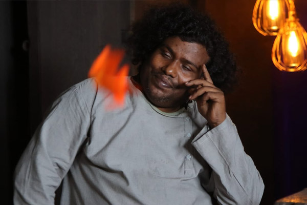 yogi babu in Jora Kaiya Thattunga movie review