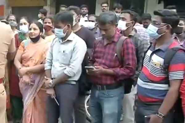 Masters graduate teachers besiege CM's house!