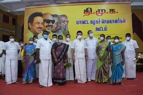 The incident where ADMK councilors joined hands with DMK has caused a great stir in Karur ..!