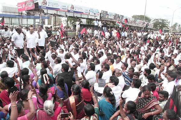 Mrs. Subramaniyan led by DMK leader road strike