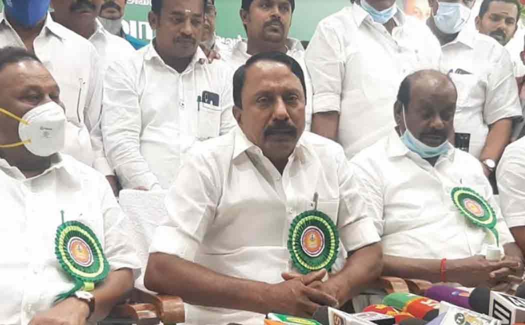 Education minister sengottaiyan addressed press at dindigul
