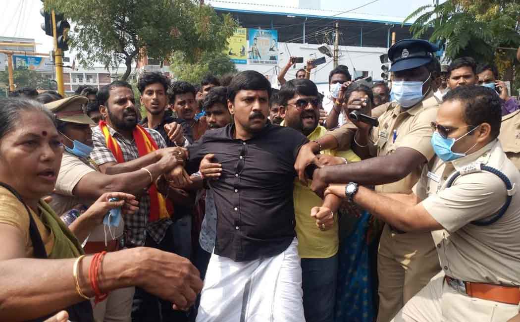 Schoolgirl case Demonstration demanding the arrest of the culprit!