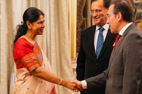Kanimozhi's answer in Spain What is the national language of India?