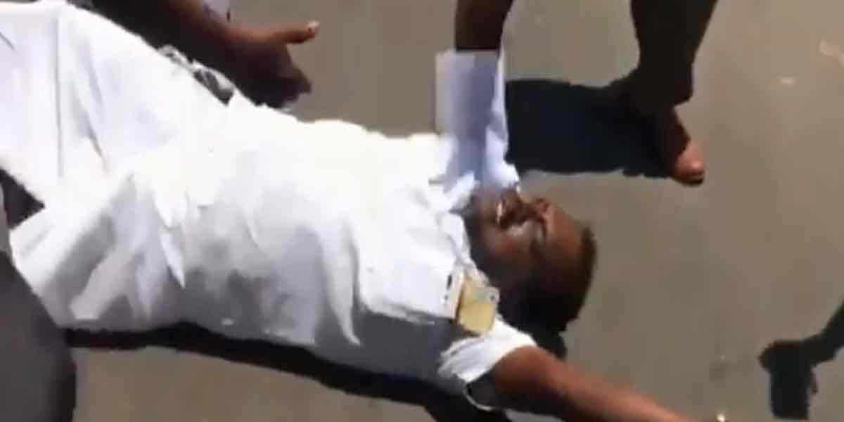 'No BJP here' - AIADMK executive rolls on the ground in struggle