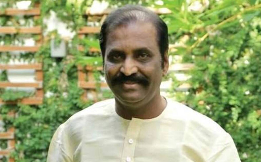 vairamuthu shared a experience about rajini song