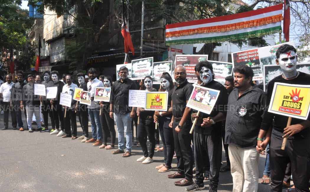 Edappadi Palaniswami's Human Chain protest (Pictures)