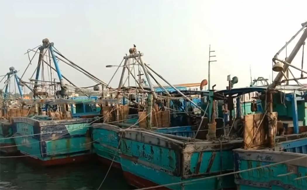 Fishermen for fourth day demanding release of boats