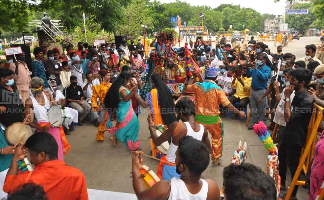 artist and musicians involved in the demonstration