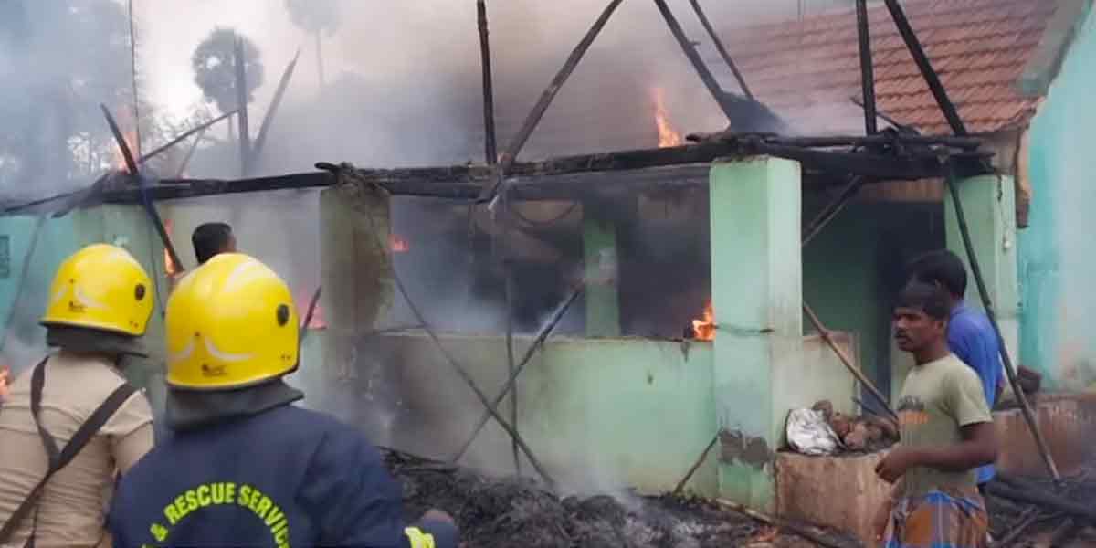 A monkey entered the house... The house was burnt and damaged in an instant!