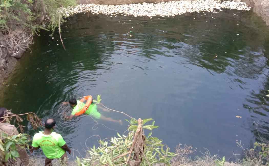 A young man who jumped into a well out of curiosity drowned and died