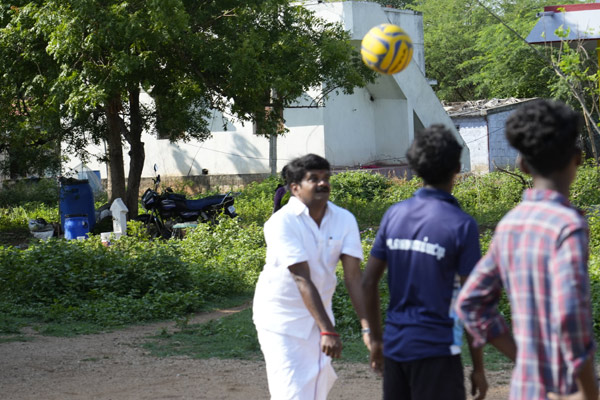 Former minister Vijayabaskar played volleyball with the youth