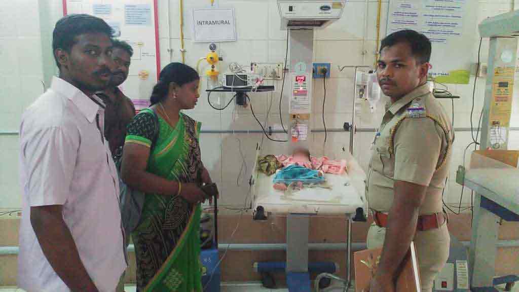 Mother thrown the baby after 10 days of birth.. police investigation