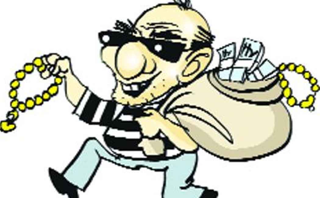 The bus stopped at the restaurant! 24 pound theft