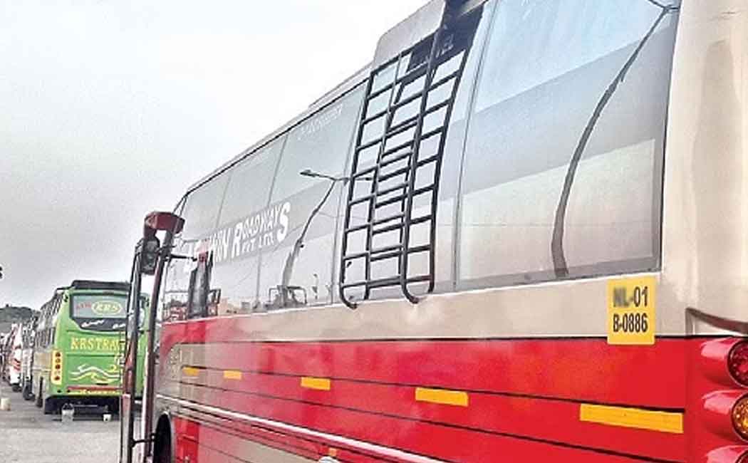 The woman faced trouble in Omni bus!