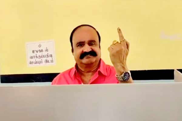People should vote against the forces that wants to divide the country says Pugazhendi