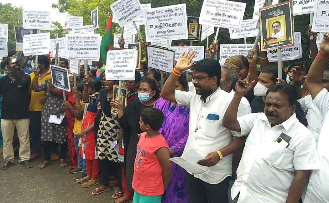 Relatives involved in the struggle to refuse to get the body