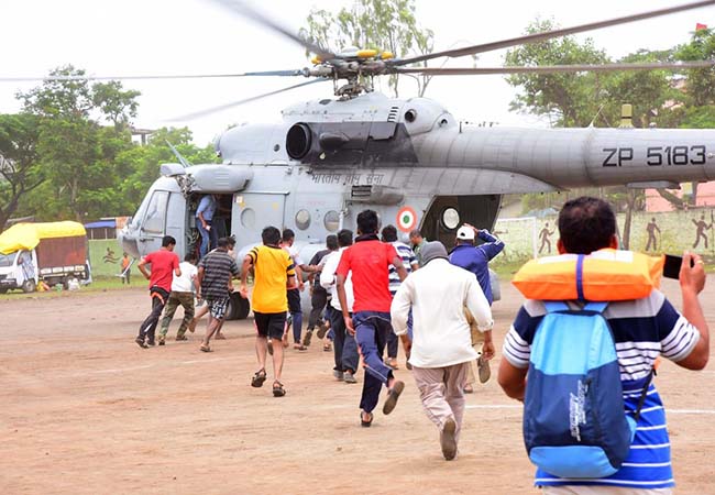 MAHARASHTRA FLOOD PEOPLES AFFECTED STATE MINISTERS AND CM DONATE ONE MONTH SALARY