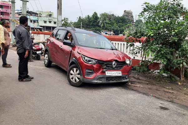 Drunk driver crashes car into transformer