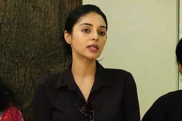 sanam shetty protest issue