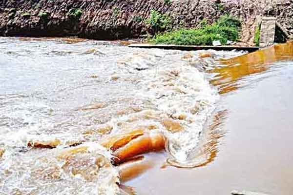 Wellington Lake overflows, floodwaters recede