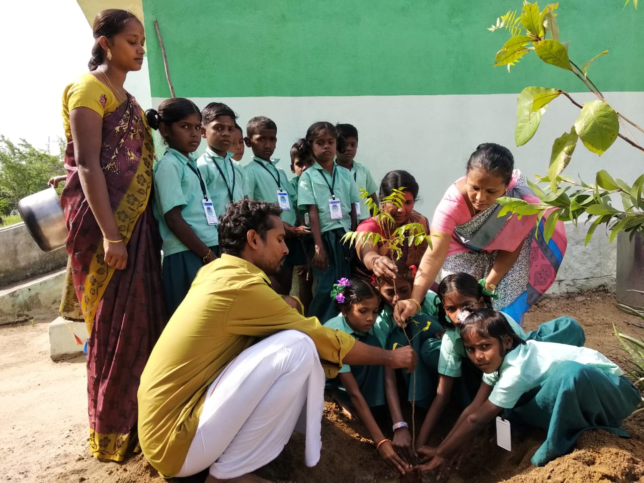 Bicycle tour of the government school teacher