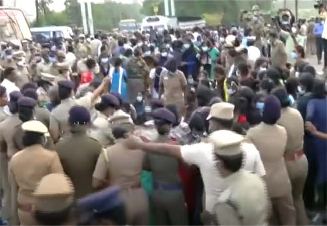 Police dismiss workers who refused to drop picket