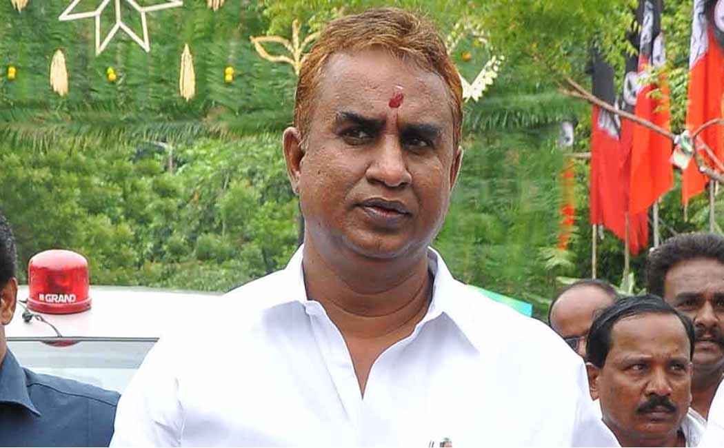 S.P.Velumani, C.Vijayabaskar's houses raided by anti-corruption department!