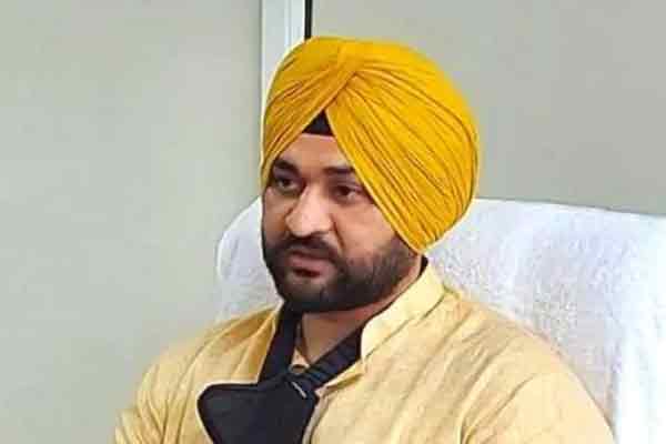 Sexual complaint against minister Suspension of female coach
