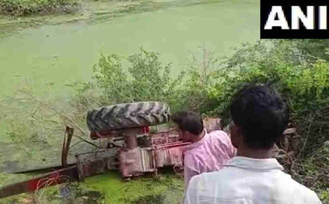 tractor-trolley plunged into a pond kanpur
