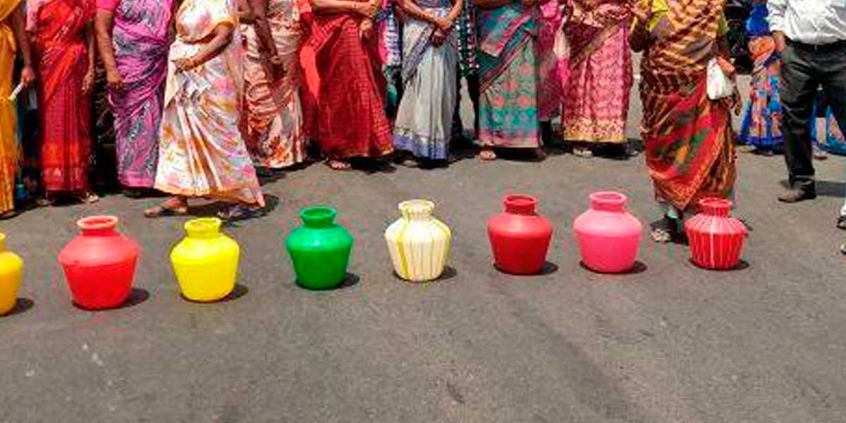 'We want uniform drinking water...'-Public road blockade