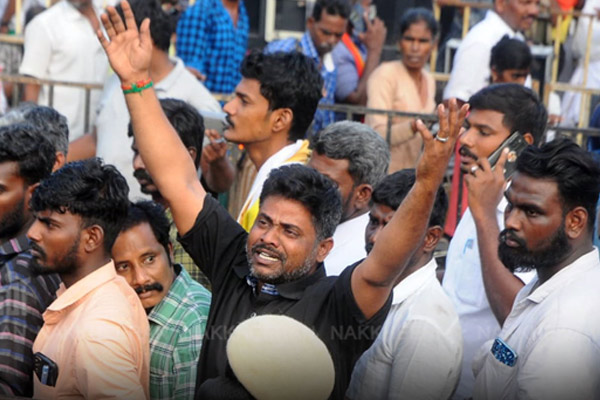Entry denied to public at Vijayakanth funeral