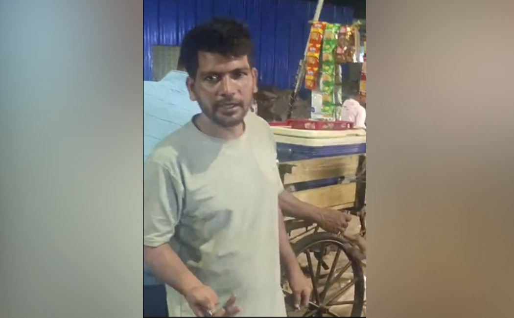 Dhanush fan's incident for Clash in the theater