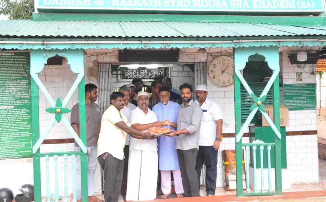 minister udhayanidhi stalin minister senji masthan pray