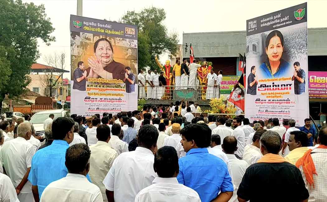 Clash between EPS team and OPS team in Mannargudi