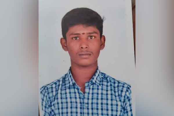 Student who lost his life for his parents who are living apart !!