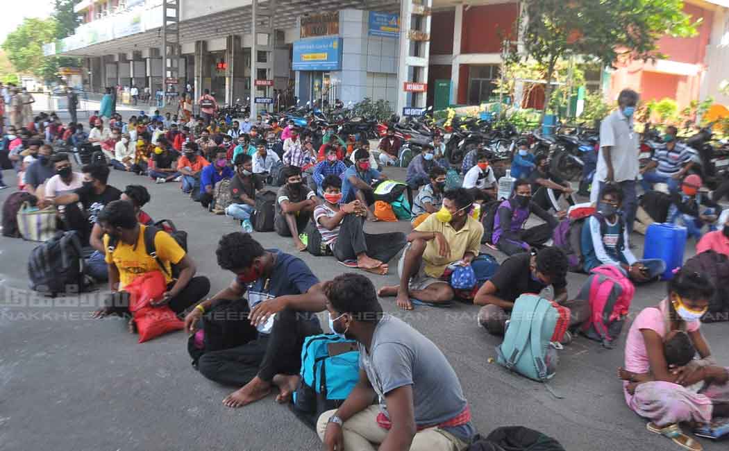 Ministers who provided food to the other state workers in the railway stations