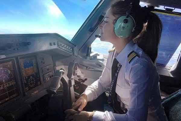 15 lakh rupees rolled over to a woman claiming to buy a pilot job!