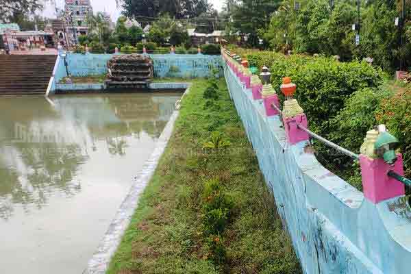 puthukottai Shiva statue pond wall is collapsing ...!