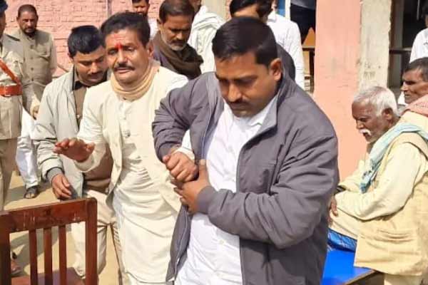 Headmaster hoisted the national flag while drunk in bihar