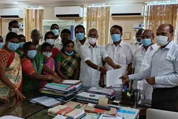 Complaint that DMK is interfering in the work of the Panchayat Union! ADMK councilors petition district collector