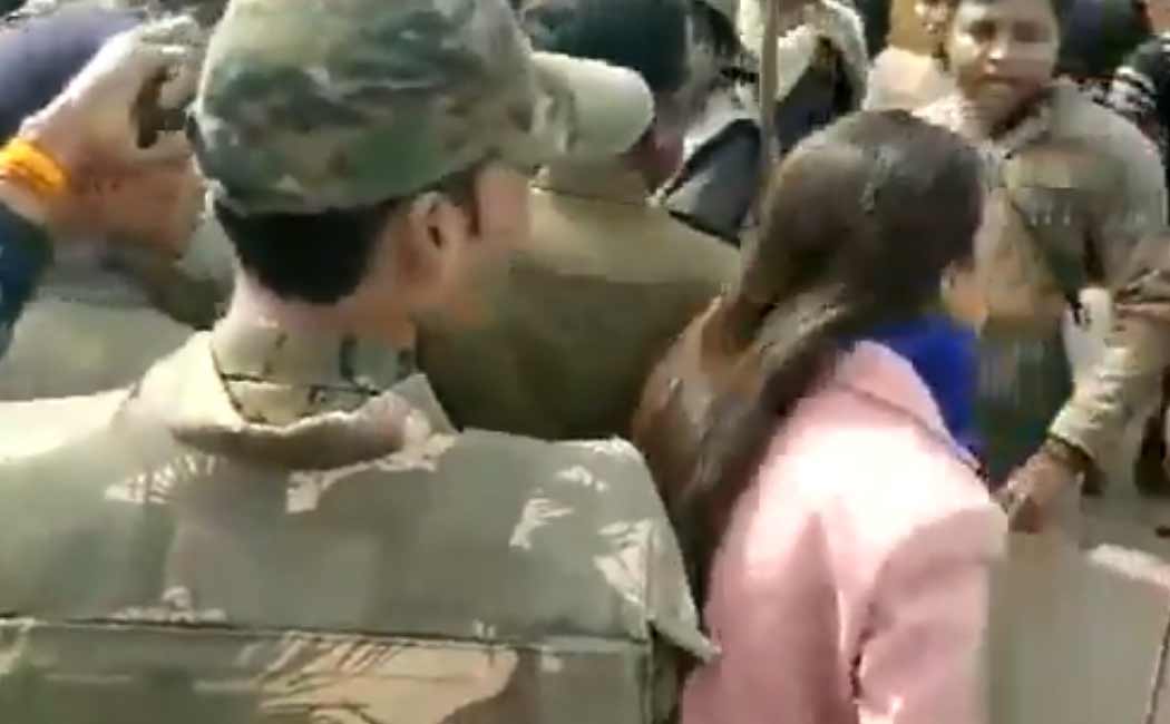ruckus in caa rally by bjp