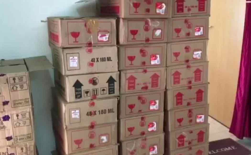 1.60 lakh worth of liquor bottles kept in storage .. Woman arrested ..!