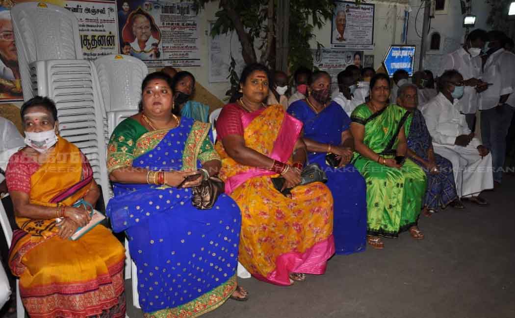 AIADMK who paid homage to the flower Madhusoodan