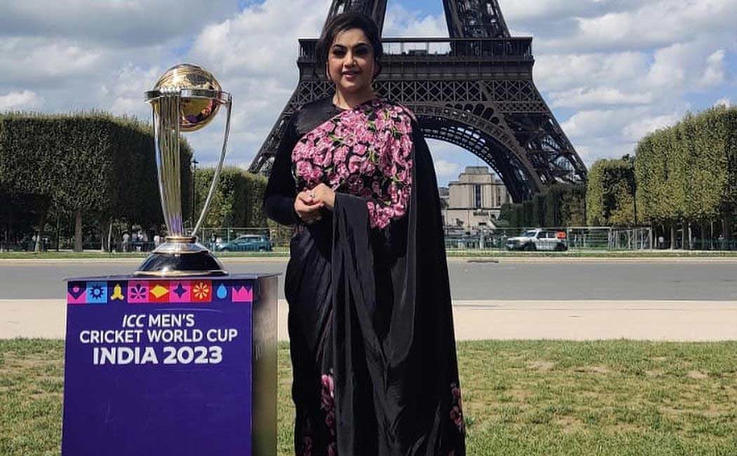 actress meena Unveil the Cricket World Cup 2023 Trophy