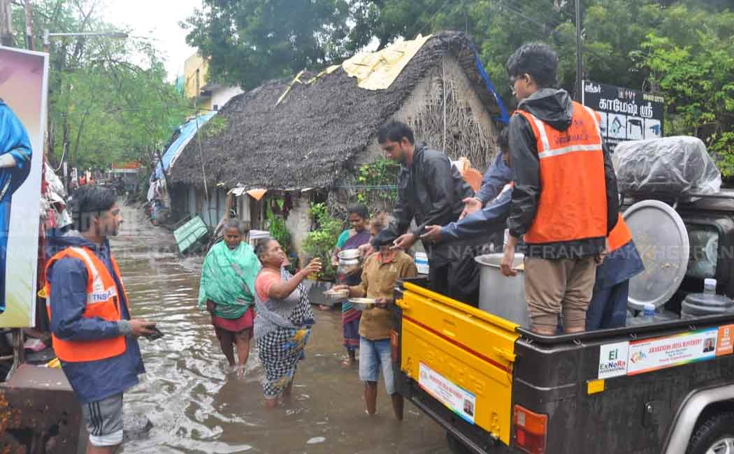 Officials feeding the affected people