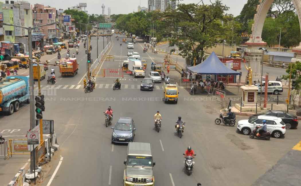 Normally functioning public during public curfew
