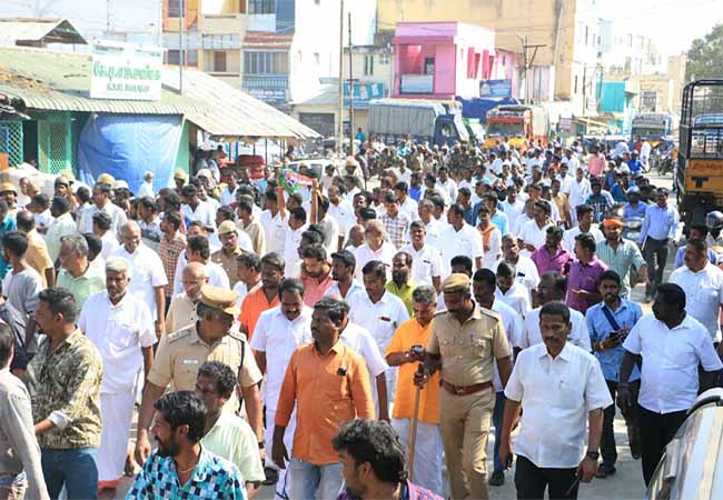 trichy bjp leader incident police protection increased , shops closed