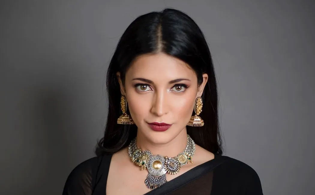 shruthi haasan make his debut in hollywood as actress