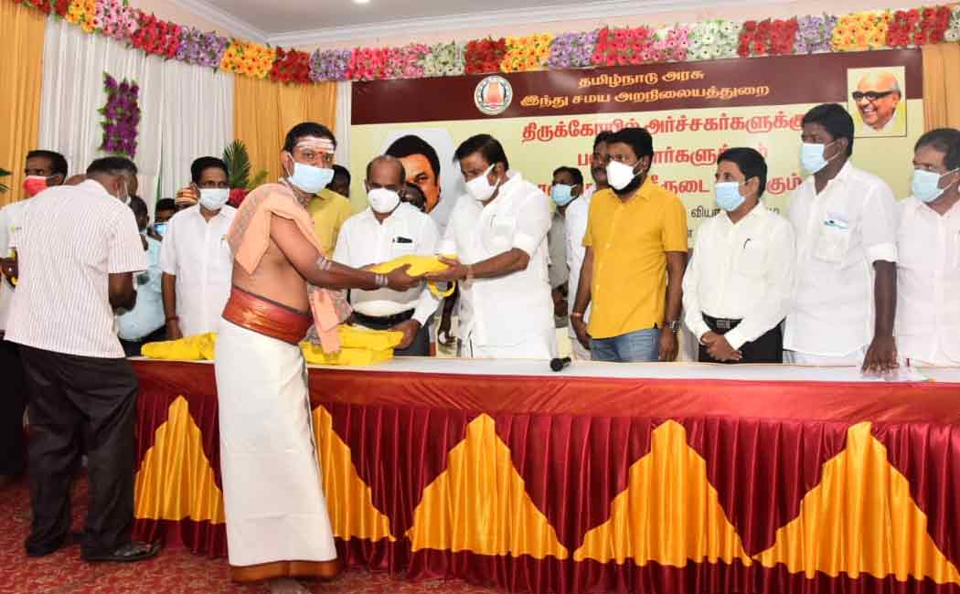 Minister presents new clothes to temple staff